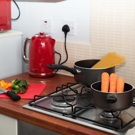 Premier - Wishaw En-Suite Apartment Dış mekan fotoğraf